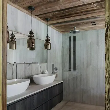 6br Stunning Chalet Pool&cinema Villa